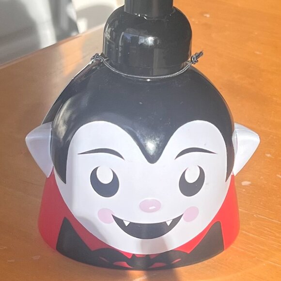 Maison de Base Dracula Foaming Hand Soap Vampires Venom Black Cherry Scented - Picture 4 of 5